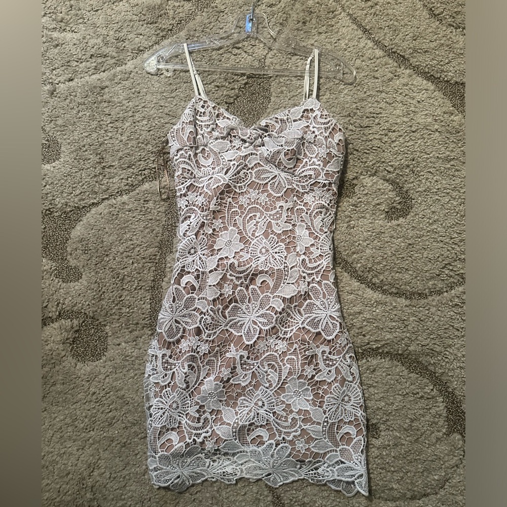 Guess white / beige mini dress